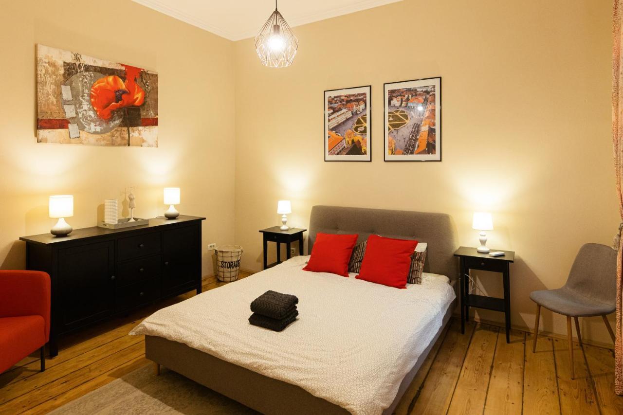 Chic Apartment In Historical City Center Timişoara Exteriör bild