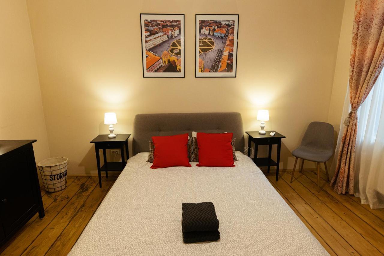 Chic Apartment In Historical City Center Timişoara Exteriör bild