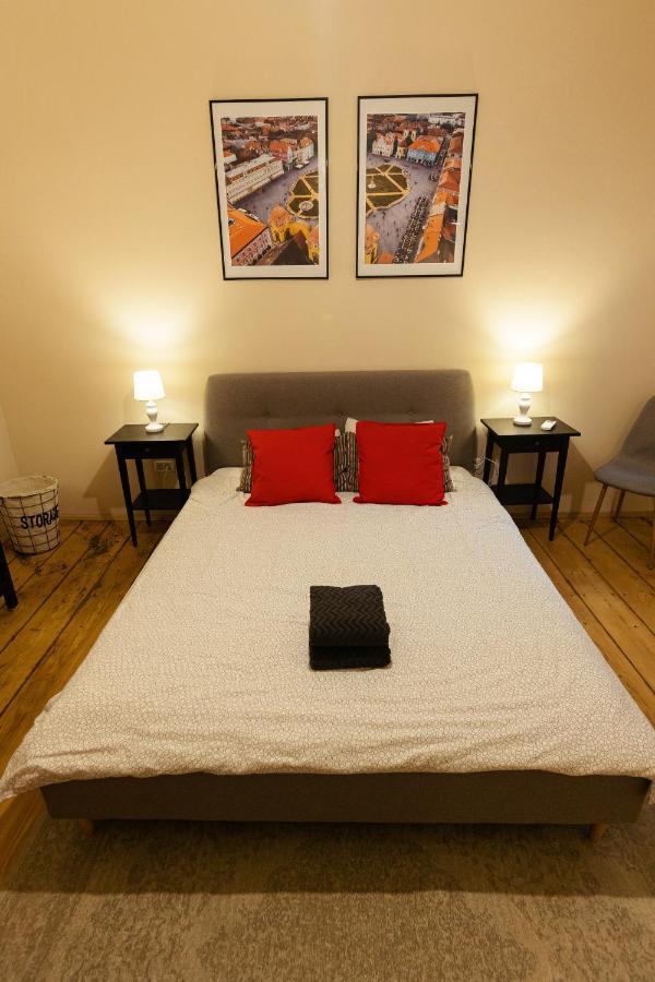 Chic Apartment In Historical City Center Timişoara Exteriör bild