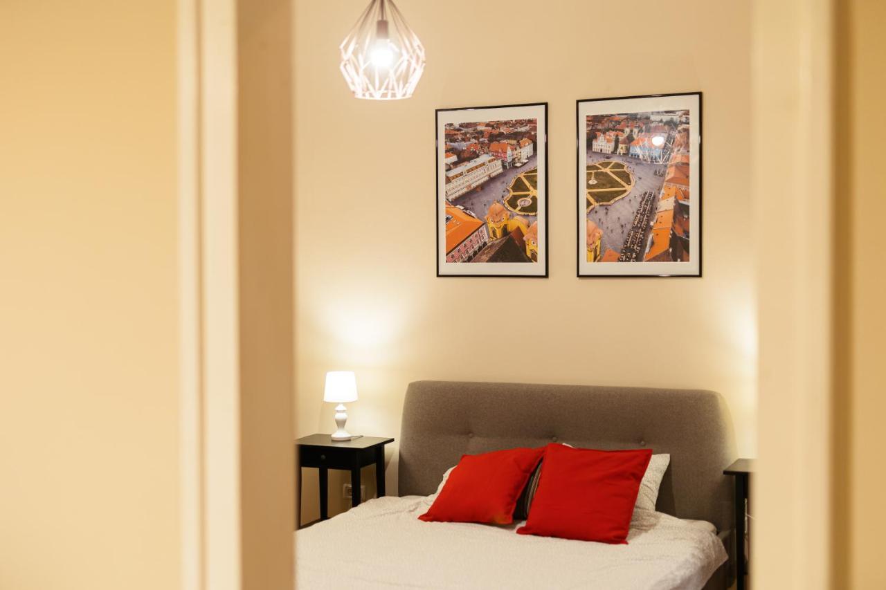 Chic Apartment In Historical City Center Timişoara Exteriör bild
