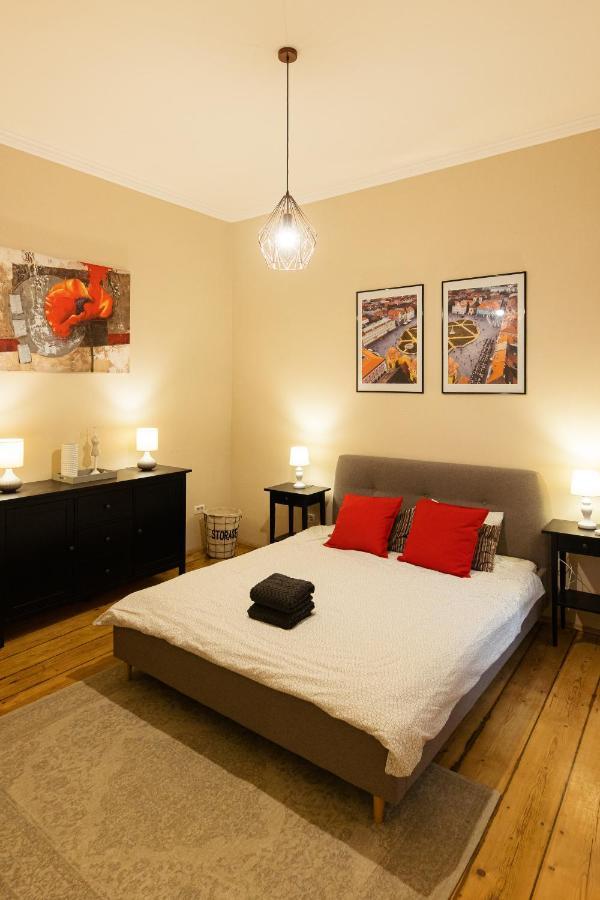 Chic Apartment In Historical City Center Timişoara Exteriör bild