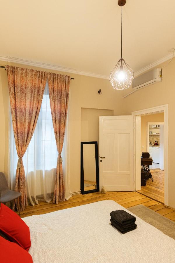 Chic Apartment In Historical City Center Timişoara Exteriör bild