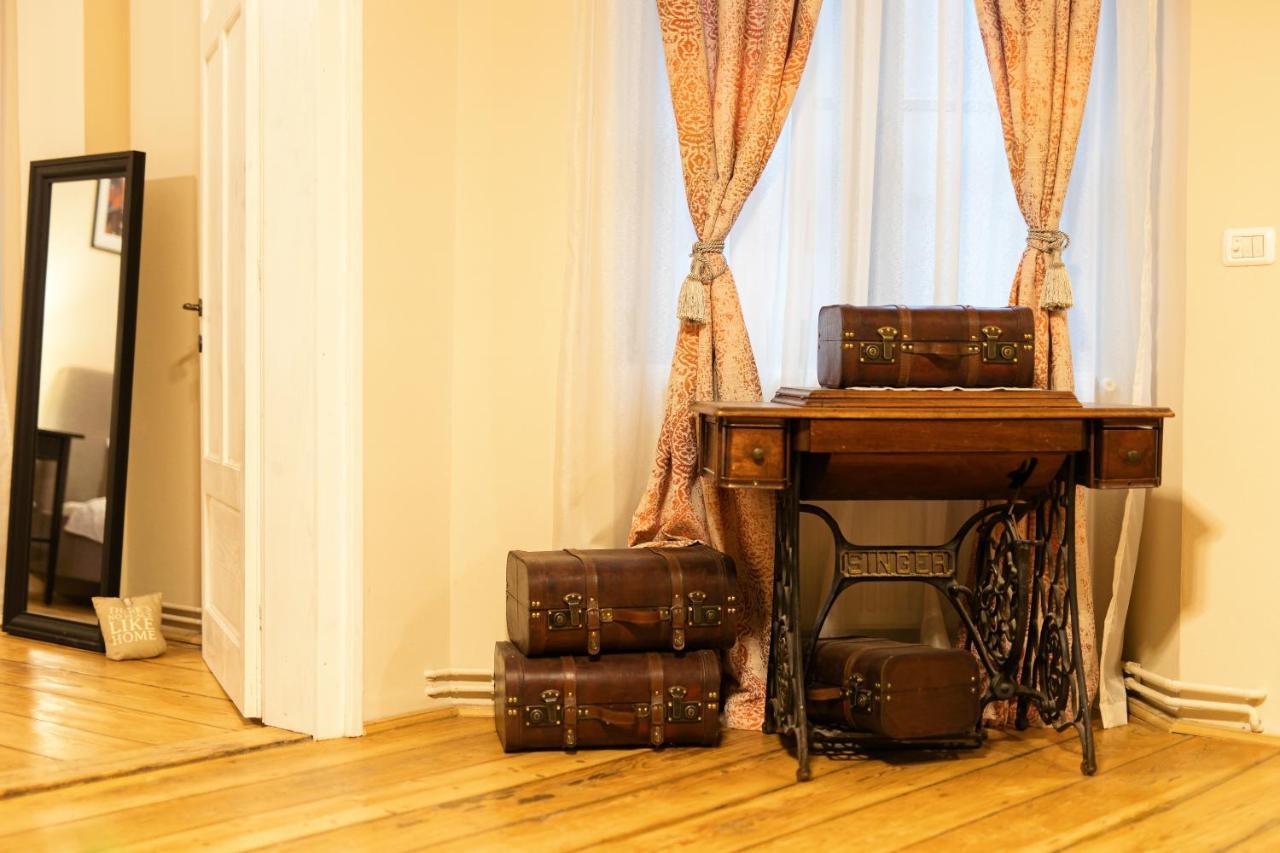 Chic Apartment In Historical City Center Timişoara Exteriör bild