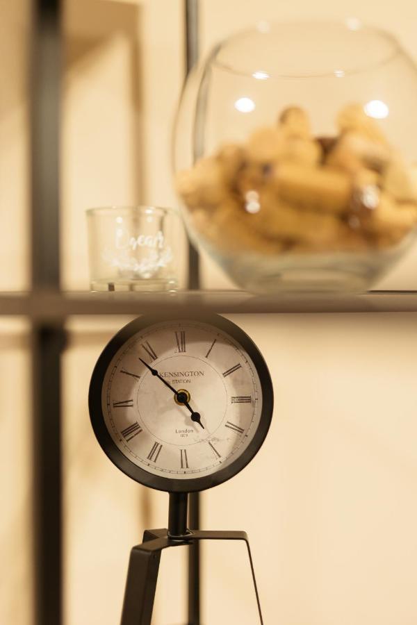 Chic Apartment In Historical City Center Timişoara Exteriör bild
