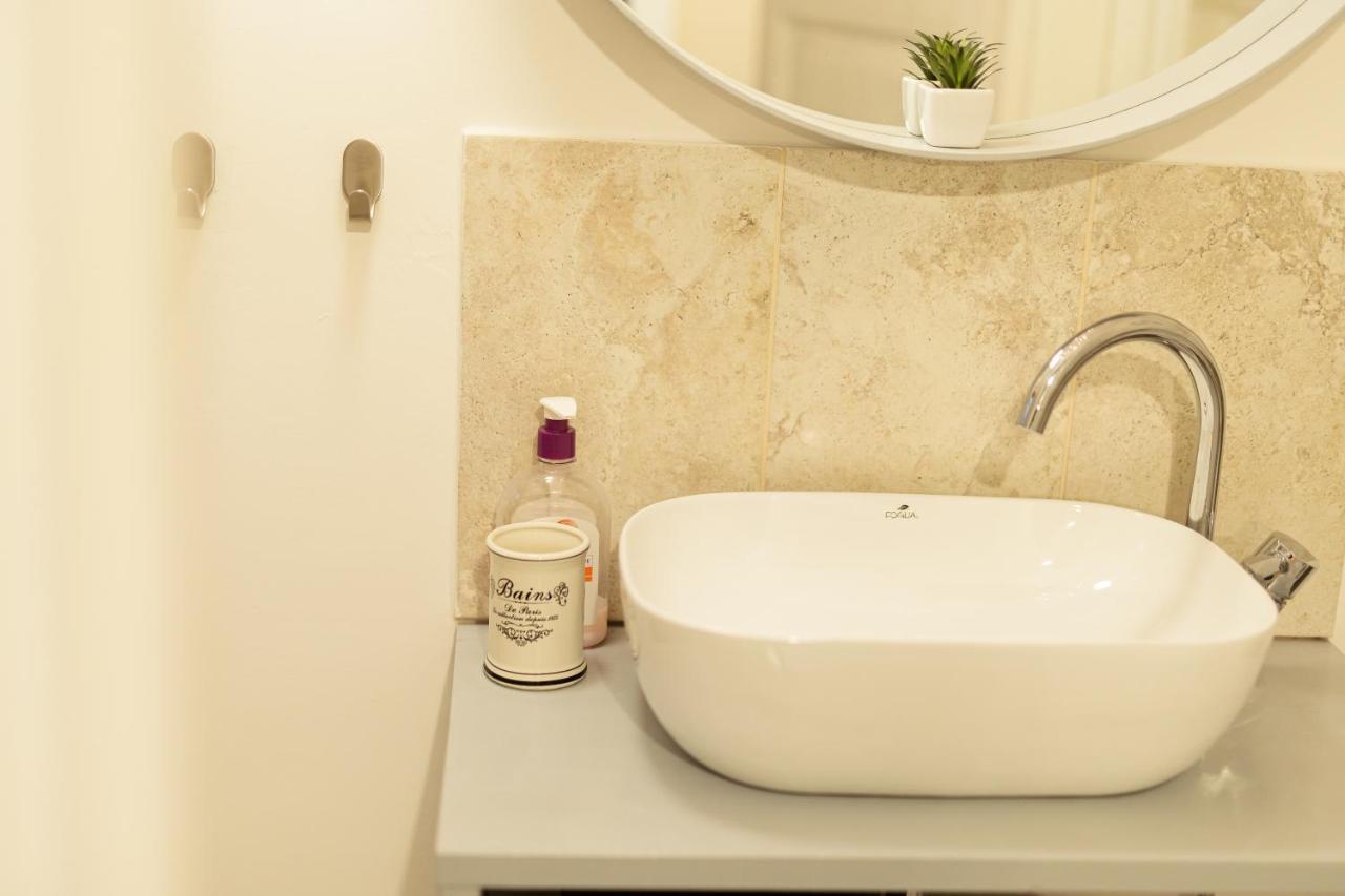 Chic Apartment In Historical City Center Timişoara Exteriör bild