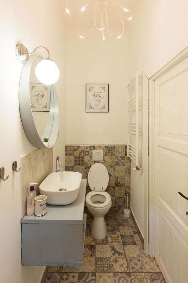 Chic Apartment In Historical City Center Timişoara Exteriör bild