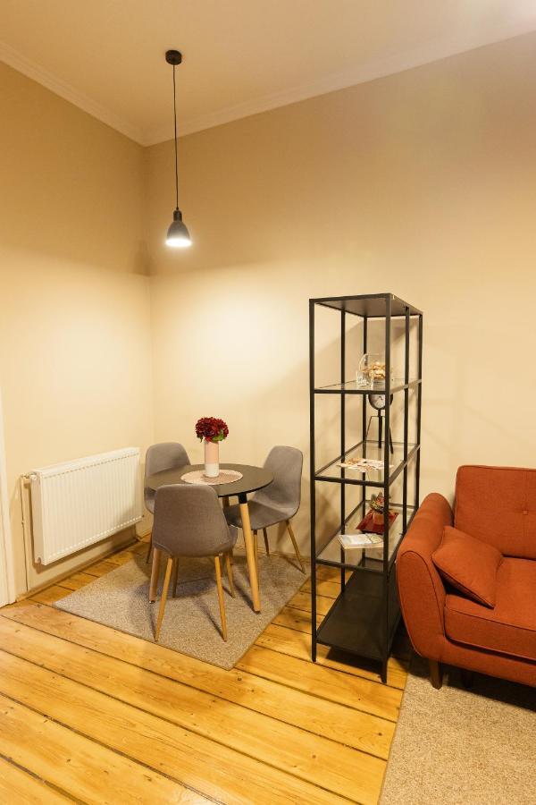 Chic Apartment In Historical City Center Timişoara Exteriör bild
