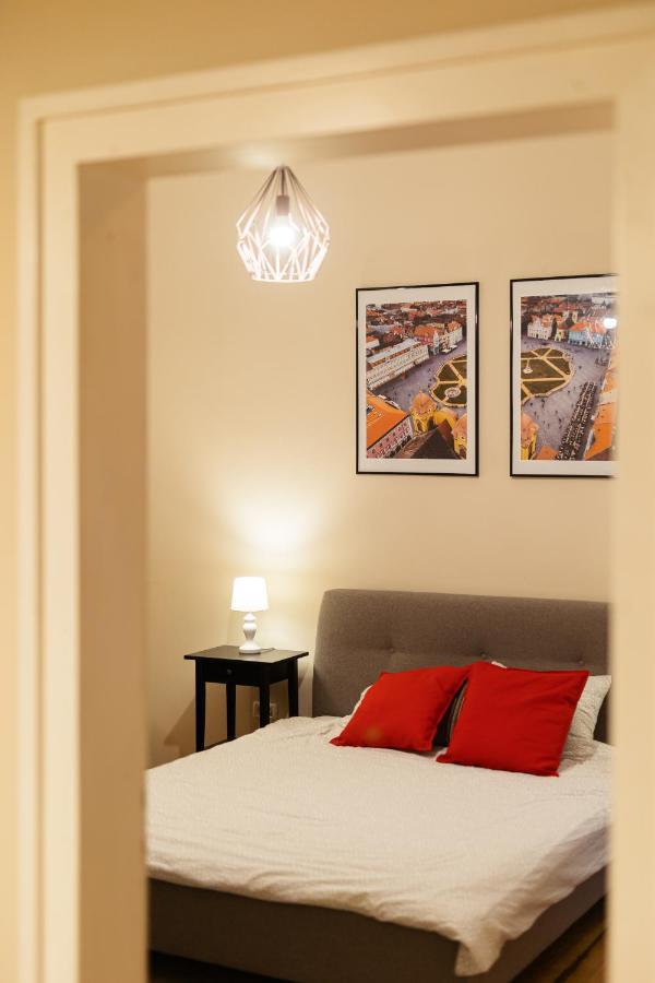 Chic Apartment In Historical City Center Timişoara Exteriör bild