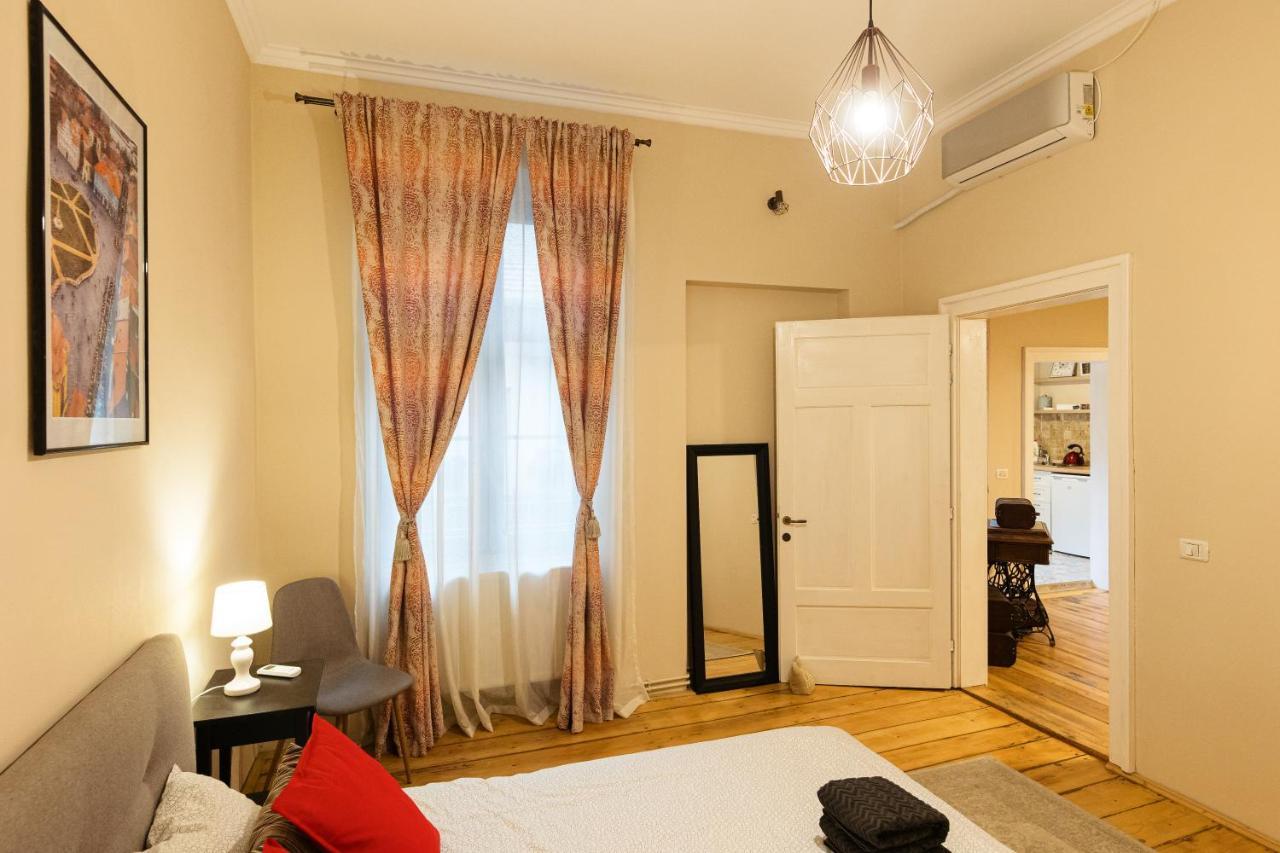 Chic Apartment In Historical City Center Timişoara Exteriör bild