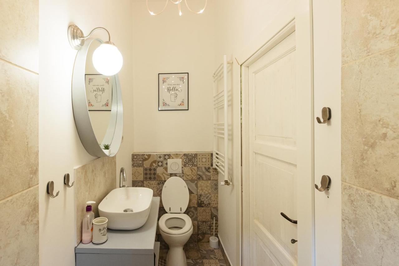 Chic Apartment In Historical City Center Timişoara Exteriör bild