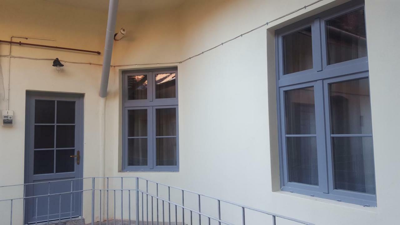 Chic Apartment In Historical City Center Timişoara Exteriör bild